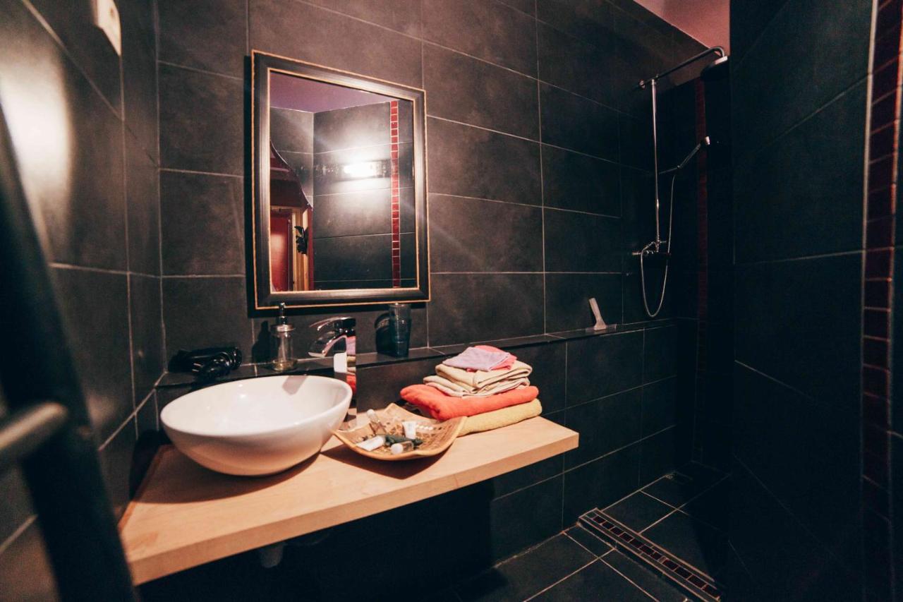 Au Plaisir Hotel Hastiere-par-dela Bagian luar foto