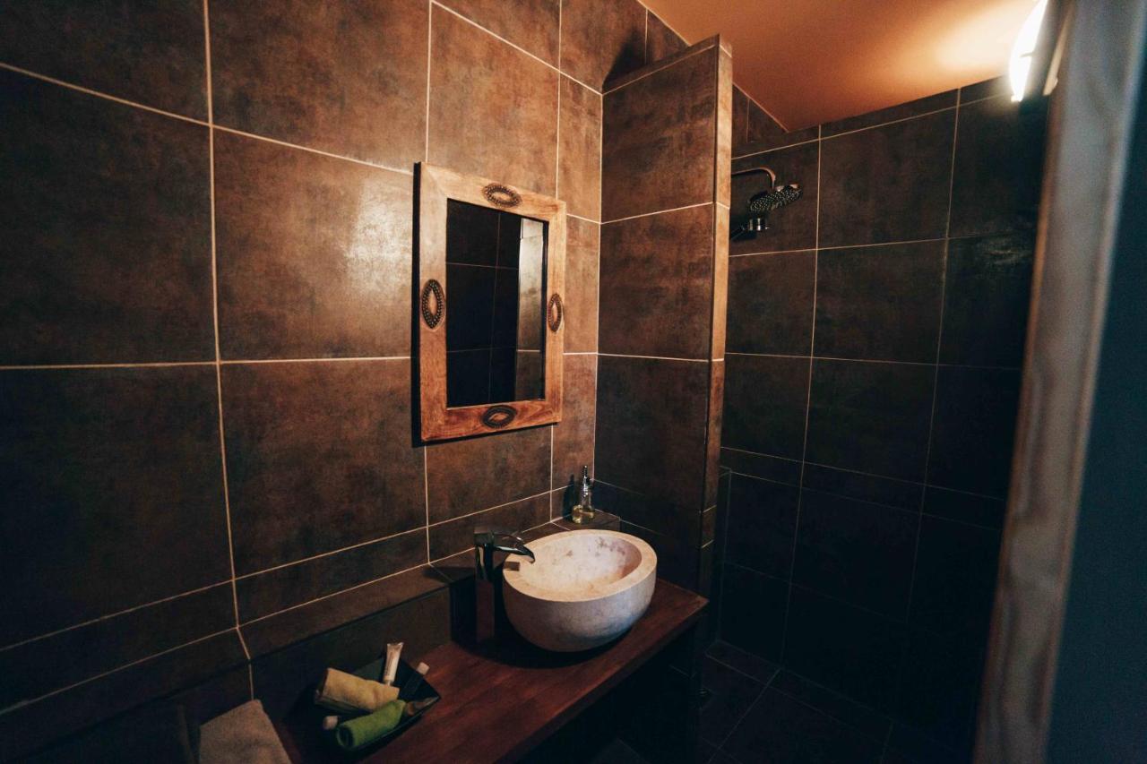 Au Plaisir Hotel Hastiere-par-dela Bagian luar foto